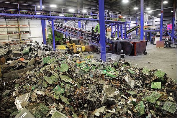 Nhà máy tái chế rác thải điện tử