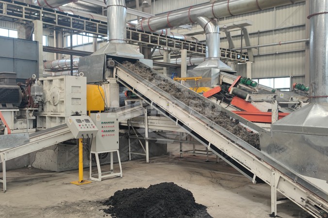 Cụm nghiền cao su cho dây chuyền xử lý lốp thải tại Hà Nam, Trung Quốc