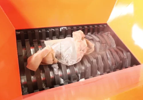 Tái chế màng nông nghiệp – Giải pháp nghiền trục đôi hiệu quả ca