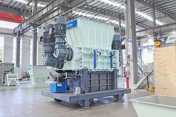 Máy hủy trục bốn