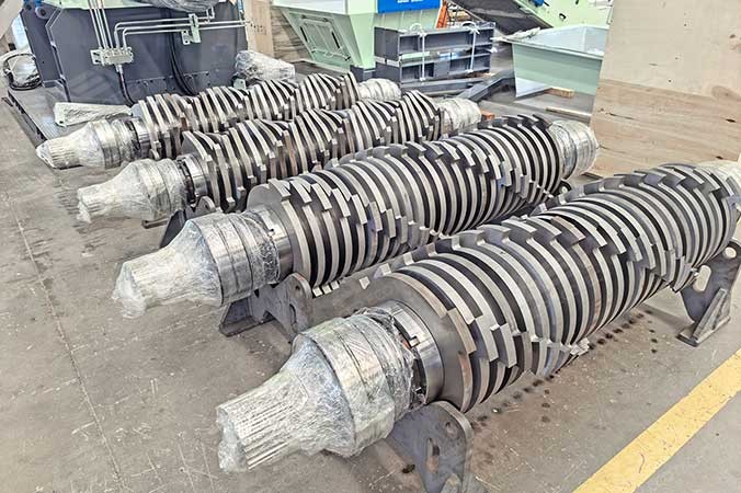 Máy hủy trục bốn